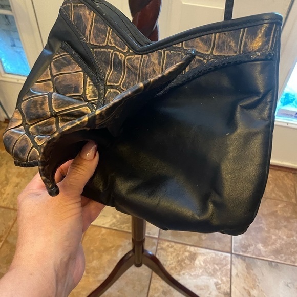 Colini HANDBAGS BLACK & GOLD LEATHER BAG WITH BOW - Picture 4 of 9